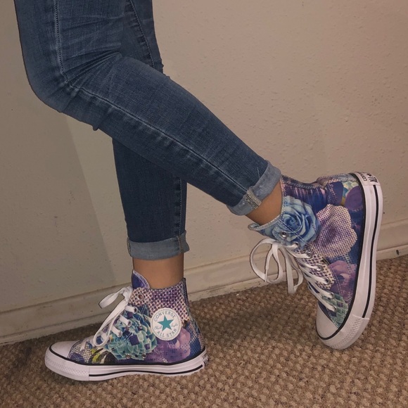 Converse Shoes - High top converse all star chuck taylors